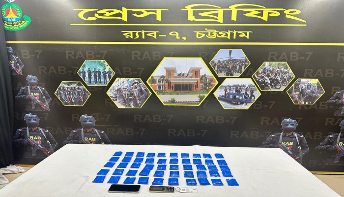 চট্টগ্রামের পটিয়ায় র‌্যাবের পৃথক অভিযানে ১৭ হাজার ৮৩০ ইয়াবা উদ্ধার, আটক ৫