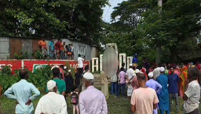 মানিকগঞ্জে শহীদ মিনার থেকে কিশোরের ঝুলন্ত মরদেহ উদ্ধার