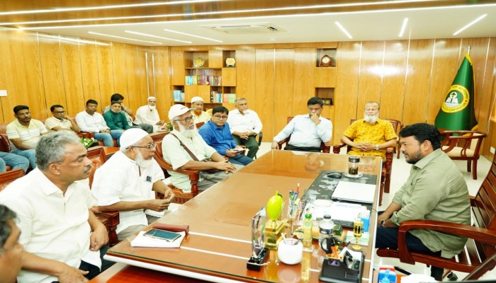 রাসিক প্রশাসকের সঙ্গে সিটি সেন্টারের ব্যবসায়ীদের সাক্ষাৎ