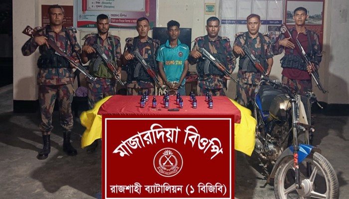রাজশাহীর সীমান্তে ব্রণ কফ সিরাপ মাদক কারবারী গ্রেফতার ১