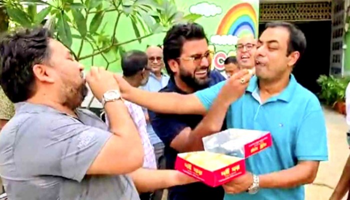 মিষ্টি বিতরণ, শুভেচ্ছা বিনিময়—‘ঠাকুরগাঁওয়ের সন্তান এবার রাষ্ট্রের সর্বোচ্চ সাংবিধানিক পদে’