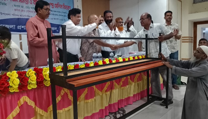 রাণীশংকৈলে এডিপি প্রকল্পের আওতায় ক্রীড়া,শিক্ষা সামগ্রী ও স্প্রে মেশিন বিতরণ