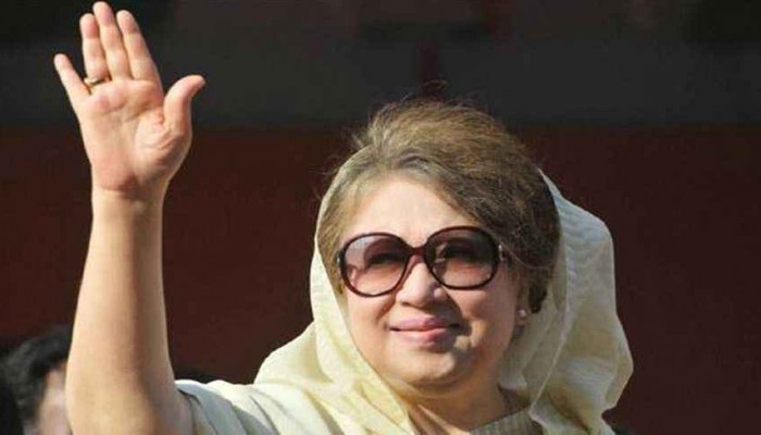যেভাবে গৃহবধূ থেকে আপসহীন নেত্রী হয়ে ওঠেন খালেদা জিয়া