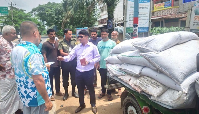 সার পাচারের অভিযোগে ডিলারকে জরিমানা
