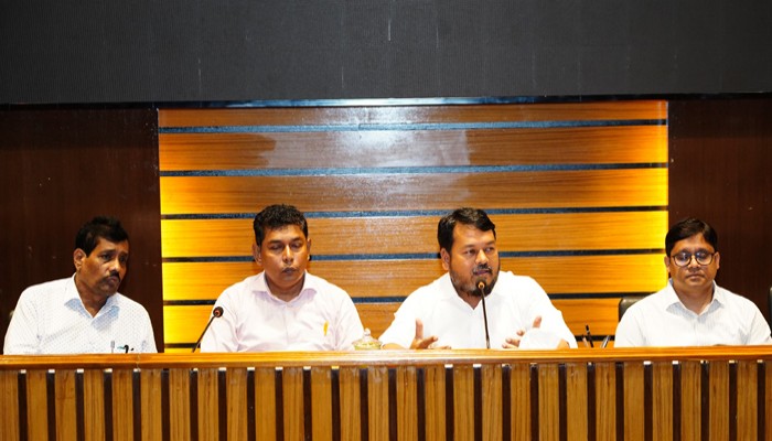 রাজস্ব আয় বাড়াতে হবে, নাগরিক সেবায় গুরুত্ব দিতে হবে: রাসিক প্রশাসক