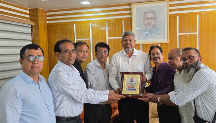 স্থায়ী মন্দির নির্মাণে জমি বরাদ্দ চেয়ে আরডিএ চেয়ারম্যানের কাছে আবেদন