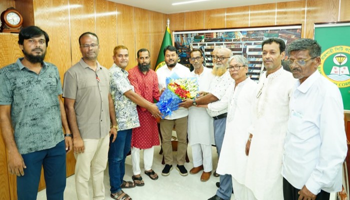 রাসিক প্রশাসকের সঙ্গে কোর্ট দলিল লেখক সমিতির নেতৃবৃন্দের সৌজন্য সাক্ষাৎ