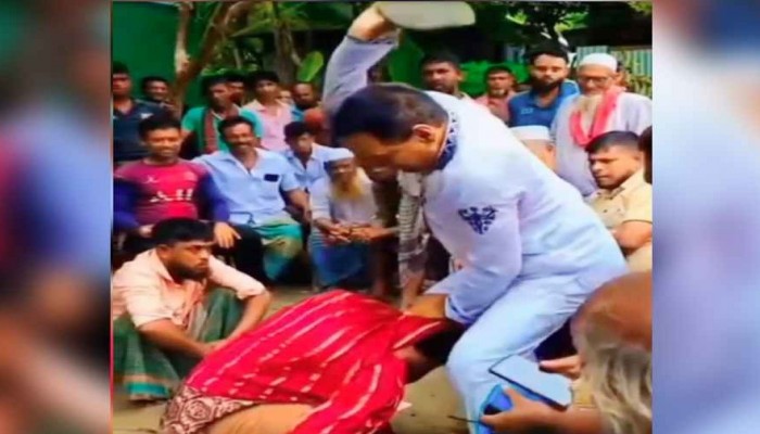 পরকীয়ার অভিযোগে নারীকে ইউপি চেয়ারম্যানের জুতাপেটা, ভিডিও ভাইরাল
