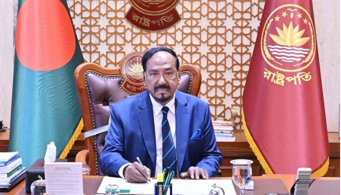 বঙ্গভবন ছাড়লেন রাষ্ট্রপতি হাফিজ উদ্দিন