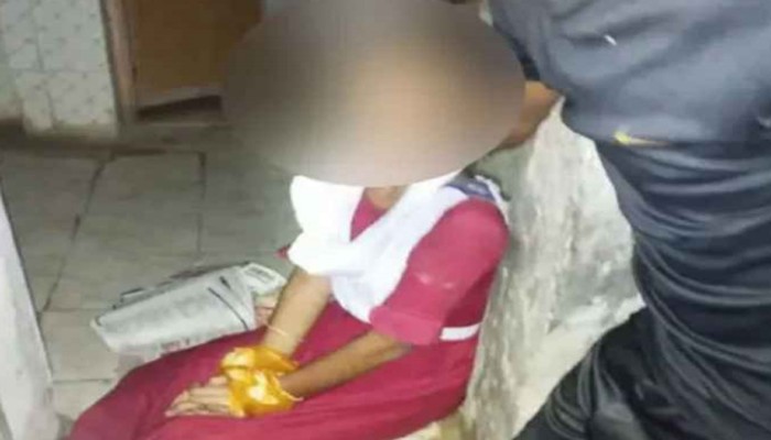 খুলনায় বাথরুম থেকে হাত-পা-মুখ বাঁধা অবস্থায় স্কুলছাত্রী উদ্ধার