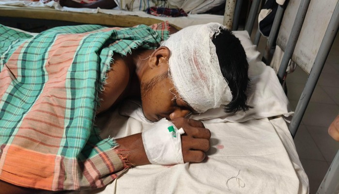 নিয়ামতপুরে ভ্যান চালককে লোহার রড দিয়ে  মারধরের অভিযোগ