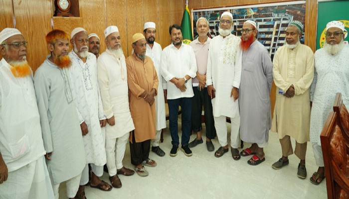 কাজীহাটা ১ নং পুরাতন জামে মসজিদ কমিটির সঙ্গে রাসিক প্রশাসকের সৌজন্য সাক্ষাৎ