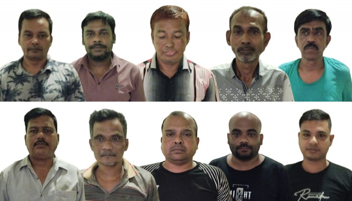 মহানগরীর ভুবনমোহন পার্কের ভেতরে জুয়া খেলা অবস্থায় ১০ জুয়াড়ি গ্রেফতার