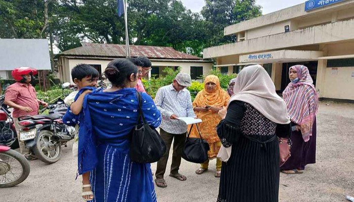 পীরগঞ্জে শিশুর গলায় ছুরি ঠেকিয়ে শিক্ষিকার সোনার চেইন ছিনতাই