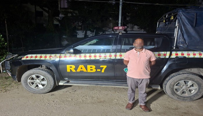 ফেনীতে ২১ কেজি গাঁজাসহ মাদক কারবারি আটক