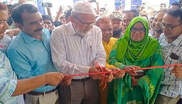 নিয়ামতপুরে বিদ্যালয়ের  একাডেমিক ভবনের  উদ্বোধন করেন এমপি মোস্তাফিজুর রহমান