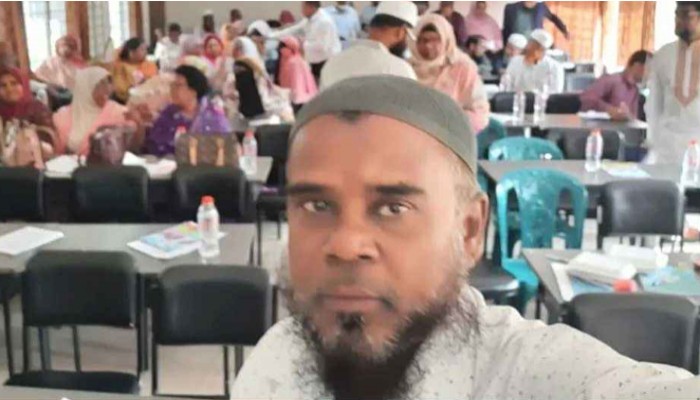 অশ্লীল চ্যাটিং ও পরকীয়া করে ‘বড় মাশুল’ গুনলেন প্রধান শিক্ষক