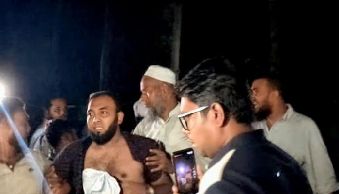গুরুদাসপুরে অপমৃত্যুর সুরতহালে  গিয়ে  জনরোষের শিকার ২ পুলিশকে  ক্লোজড