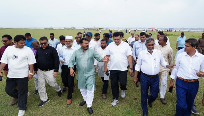 মিনি সুইজারল্যান্ড পদ্মার মিডল চর পরিদর্শনে রাসিক প্রশাসক ও প্রাণিসম্পদ মহাপরিচালক