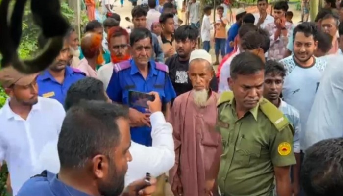নওগাঁয় বাল্যবিয়ের আসরে হট্টগোল, কনে-বরকে নেওয়া হলো থানায়