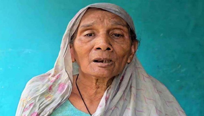 জমি লিখে না দেওয়ায় বৃদ্ধা মাকে মারধর করে ঘরছাড়া করলেন ছেলে