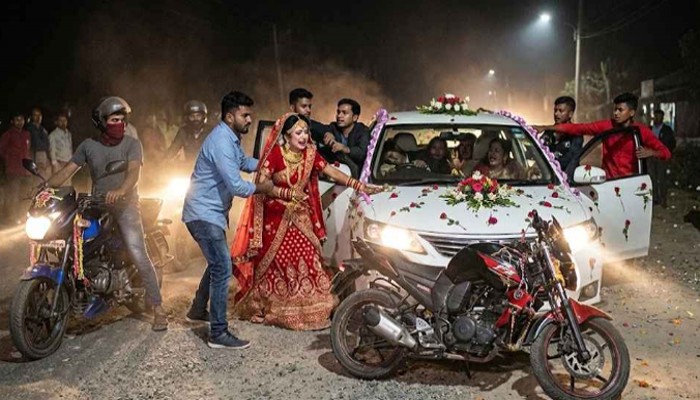 বরের গাড়ি থামিয়ে ‘ফিল্মি স্টাইলে’ নববধূকে অপহরণ!