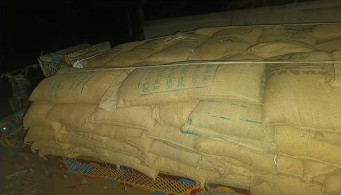 রাণীশংকৈলে ১০২ বস্তা সরকারি চাল জব্দ আটক- ২ জন