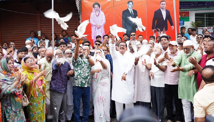 জাতীয় ও দলীয় পতাকা উত্তোলন, পায়রা-বেলুন উড়িয়ে বিএনপির ৪৮তম প্রতিষ্ঠাবার্ষিকীর কর্মসূচি উদ্বোধন