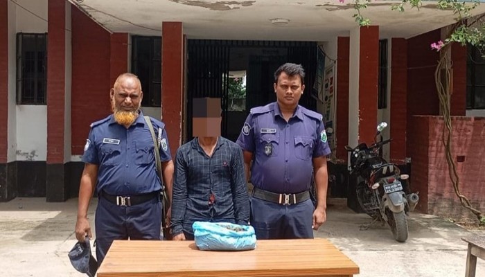 গোদাগাড়ীতে গাঁজাসহ মাদক কারবারী গ্রেফতার
