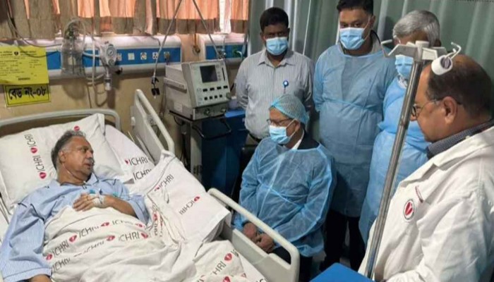 বিদ্যুৎমন্ত্রীকে দেখতে হাসপাতালে রাষ্ট্রপতি