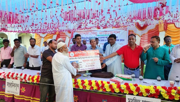 গুরুদাসপুরে মানবতার সেবায়  রাশিদ-নিলু ফাউন্ডেশন