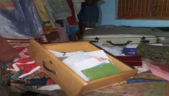 “দিনদুপুরে তিন বাড়িতে হানা, পুঠিয়ায় বাড়ছে চুরি-আতঙ্ক”