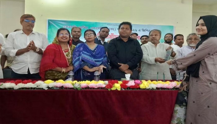 সিংড়ায় জিপিএ-৫ পাওয়া কৃতি শিক্ষার্থীদের সংবর্ধনা দিলেন এমপি আনু