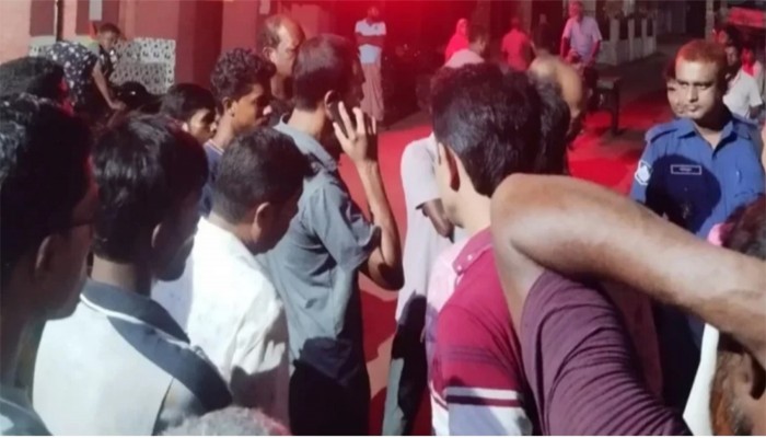 নাটোরেবা গাতিপাড়ায় ৪৫ টাকার চায়ের বিল নিয়ে সংঘর্ষ, আহত ১৩