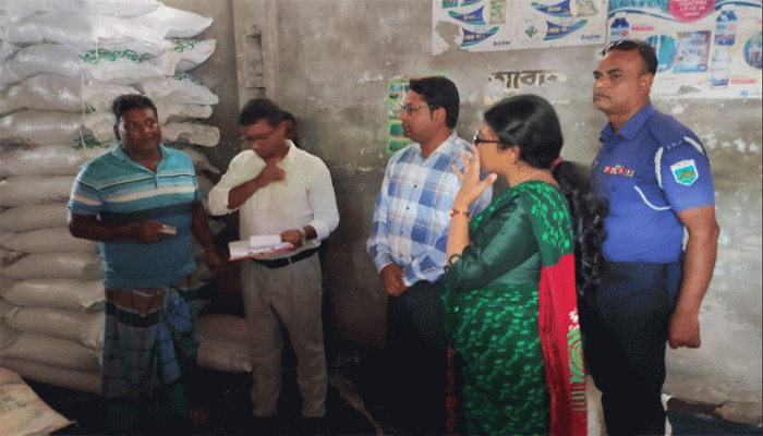 সিংড়ায় সার বিক্রয়ে অনিয়মে ব্যবসায়িকে জরিমানা