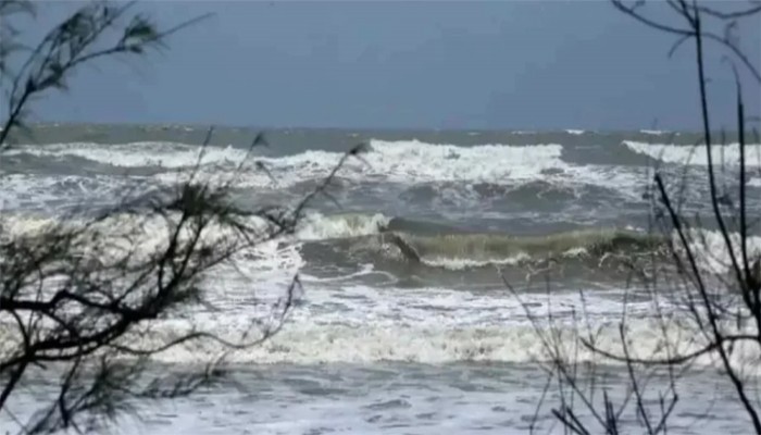 বঙ্গোপসাগরে লঘুচাপ, চার সমুদ্রবন্দরে ৩ নম্বর সতর্ক সংকেত