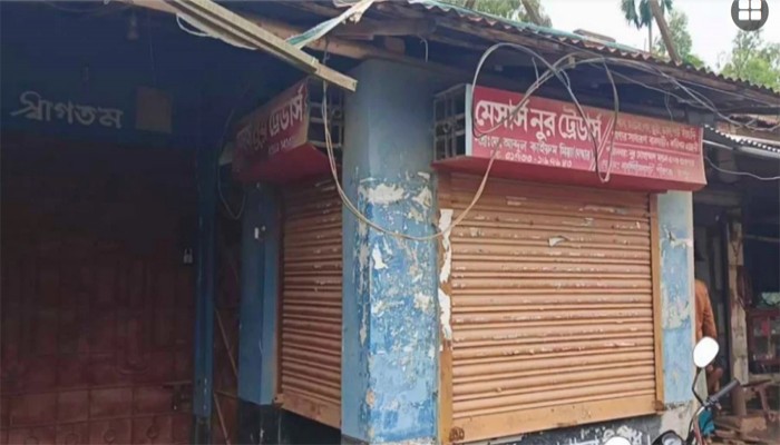 জামায়াতকর্মীর বাবার গুদামে সরকারি চাল, ভিডিও করায় মারধর