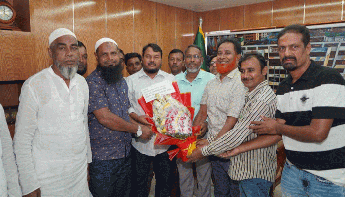 রাসিক প্রশাসকের সঙ্গে বাংলাদেশ চতুর্থ শ্রেণি কর্মচারী সমিতির নেতৃবৃন্দের সৌজন্য সাক্ষাৎ