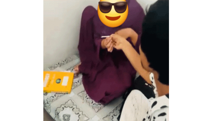 তানোরে খাইরুল ফিজিক্স প্রাইভেট সেন্টারে শিক্ষার্থীদের ধুমপান করানোর ভিডিও ভাইরাল