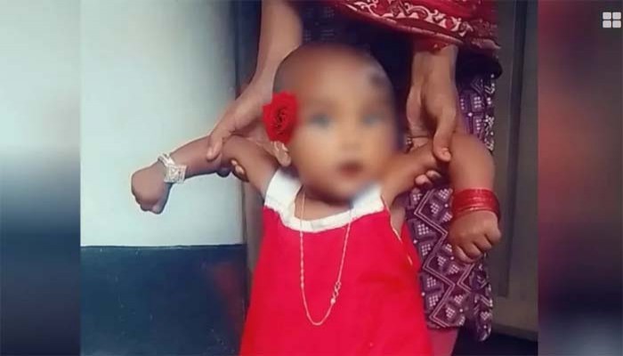 মাত্র ১০ হাজার টাকার জন্য নিজের ১১ মাসের সন্তান নিয়ে উধাও বাবা, বিক্রির হুমকি