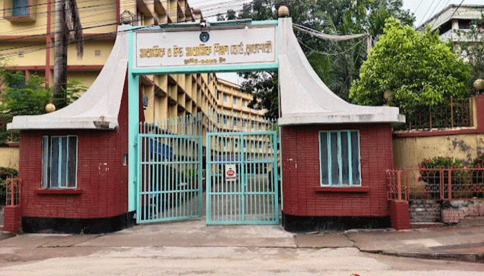 পরীক্ষার্থীদের বাসায় ডেকে খাতায় লিখিয়ে নম্বর বাড়ানোর অভিযোগ, তদন্ত কমিটি