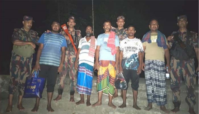 বাঘা সীমান্তে বিএসএফের আটক ৫ বাংলাদেশিকে  ফেরত আনল বিজিবি