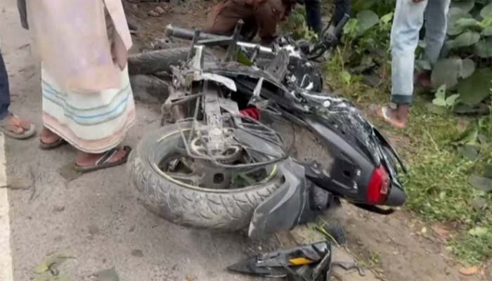 গোদাগাড়ীতে বাসচাপায় মোটরসাইকেল আরোহী  নিহত