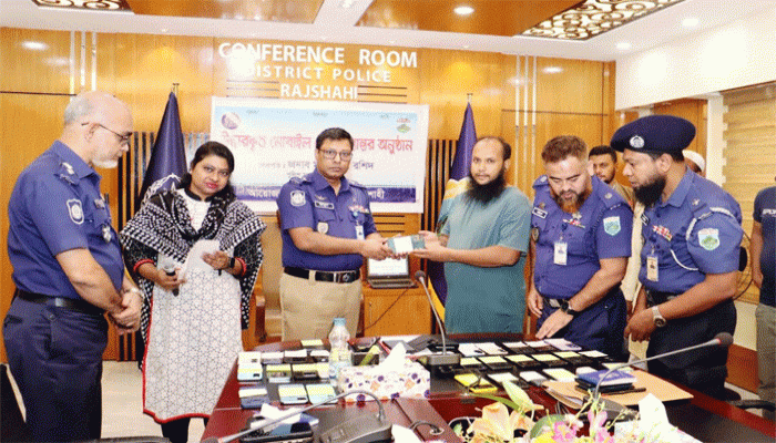 হারিয়ে যাওয়া ৫৬টি মোবাইল ফোন প্রকৃত মালিককে হস্তান্তর জেলা পুলিশ