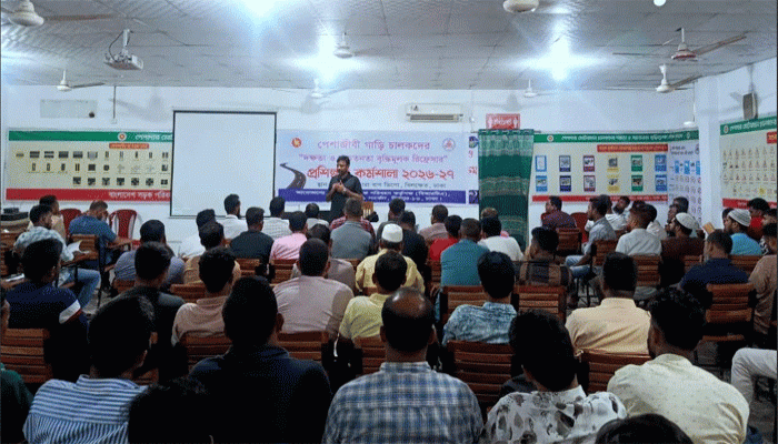 বিআরটিএ ও ডামের উদ্যোগে ৮৯৯ গণপরিবহন চালককে প্রশিক্ষণ