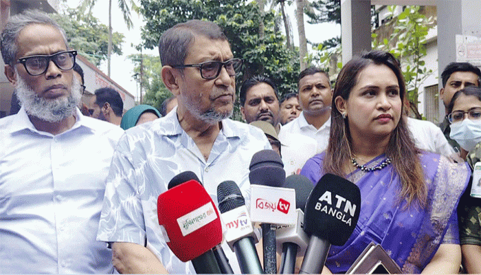 আমরা চাই না চিকিৎসার অভাবে কারও মৃত্যু হোক: স্বাস্থ্যমন্ত্রী