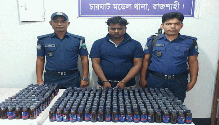 চারঘাটে  বিপুল পরিমাণ Monodryl সহ মাদক কারবারী গ্রেপ্তার