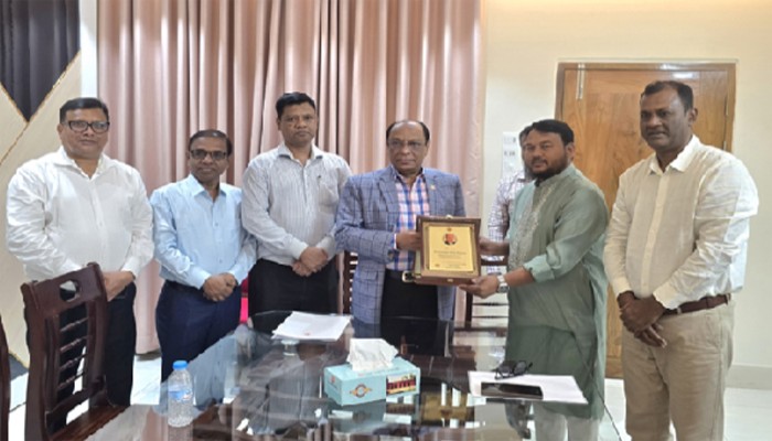 উন্নয়ন প্রকল্প নিয়ে পরিকল্পনা কমিশনের সদস্যের সঙ্গে রাসিক প্রশাসকের মতবিনিময়