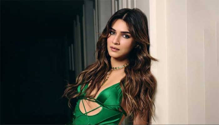 ‘লড়াইটা পুরুষতান্ত্রিক মানসিকতার সঙ্গে’, জমুইয়ের ঘটনার মাঝে ইঙ্গিতপূর্ণ পোস্ট কৃতি সেননের