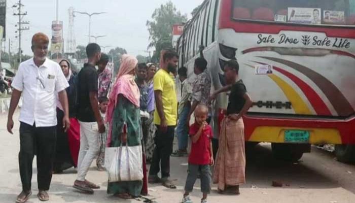 নওগাঁ থেকে অভ্যন্তরীণ সব রুটে বাস চলাচল বন্ধ